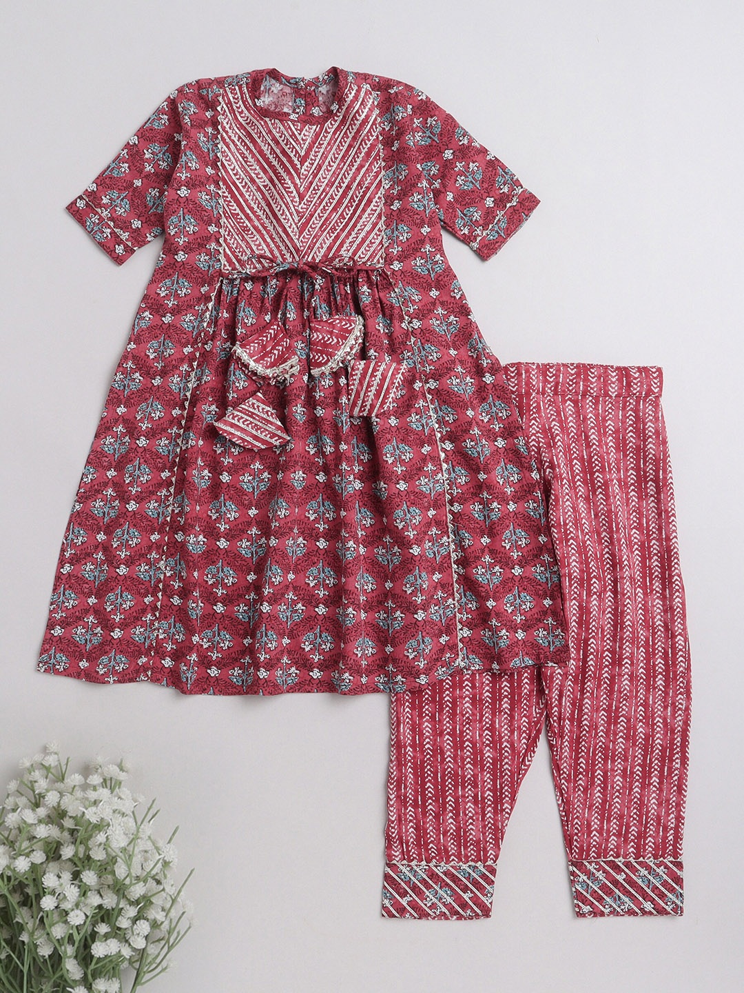 

The Magic Wand Floral Printed Regular Pure Cotton Kurta with Trousers, Maroon