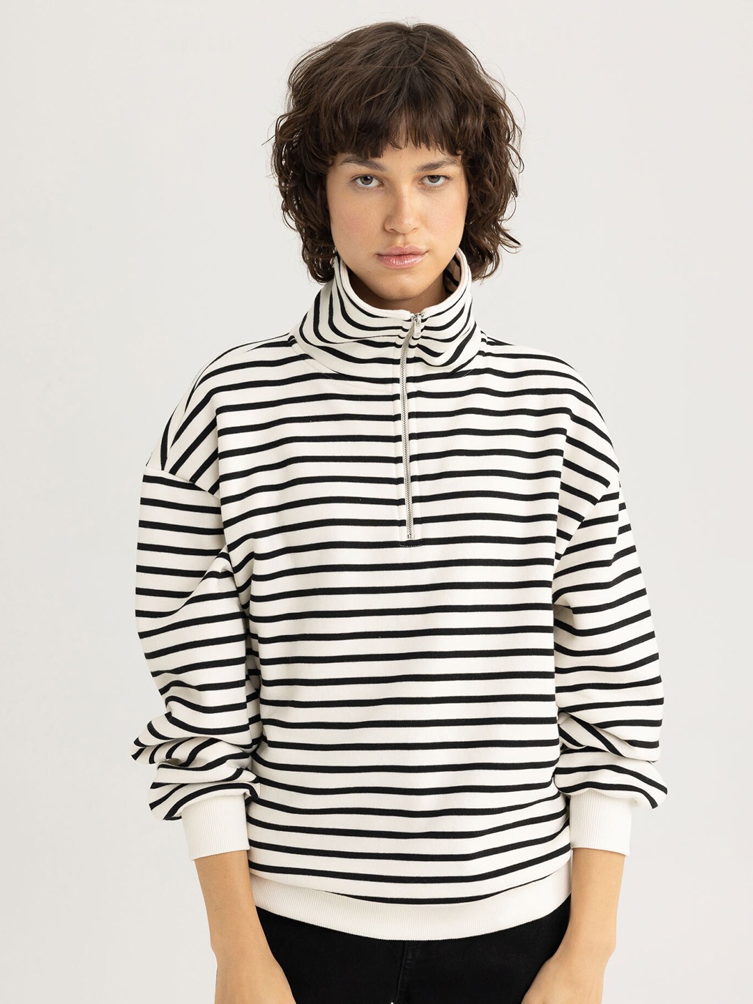 

DeFacto Striped Mock Collar Sweatshirt, White