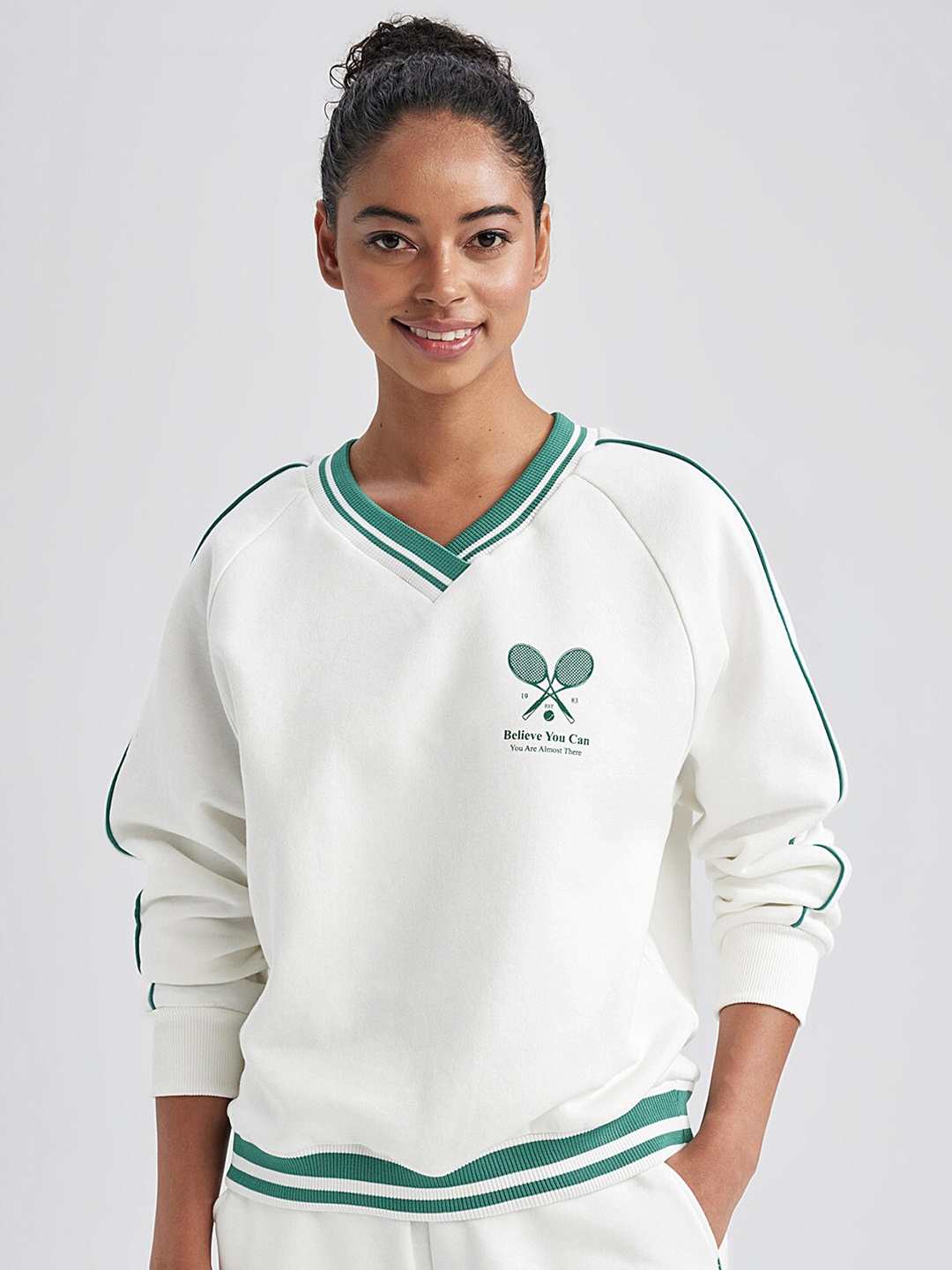 

DeFacto V-Neck Raglan Sleeve Pullover, White