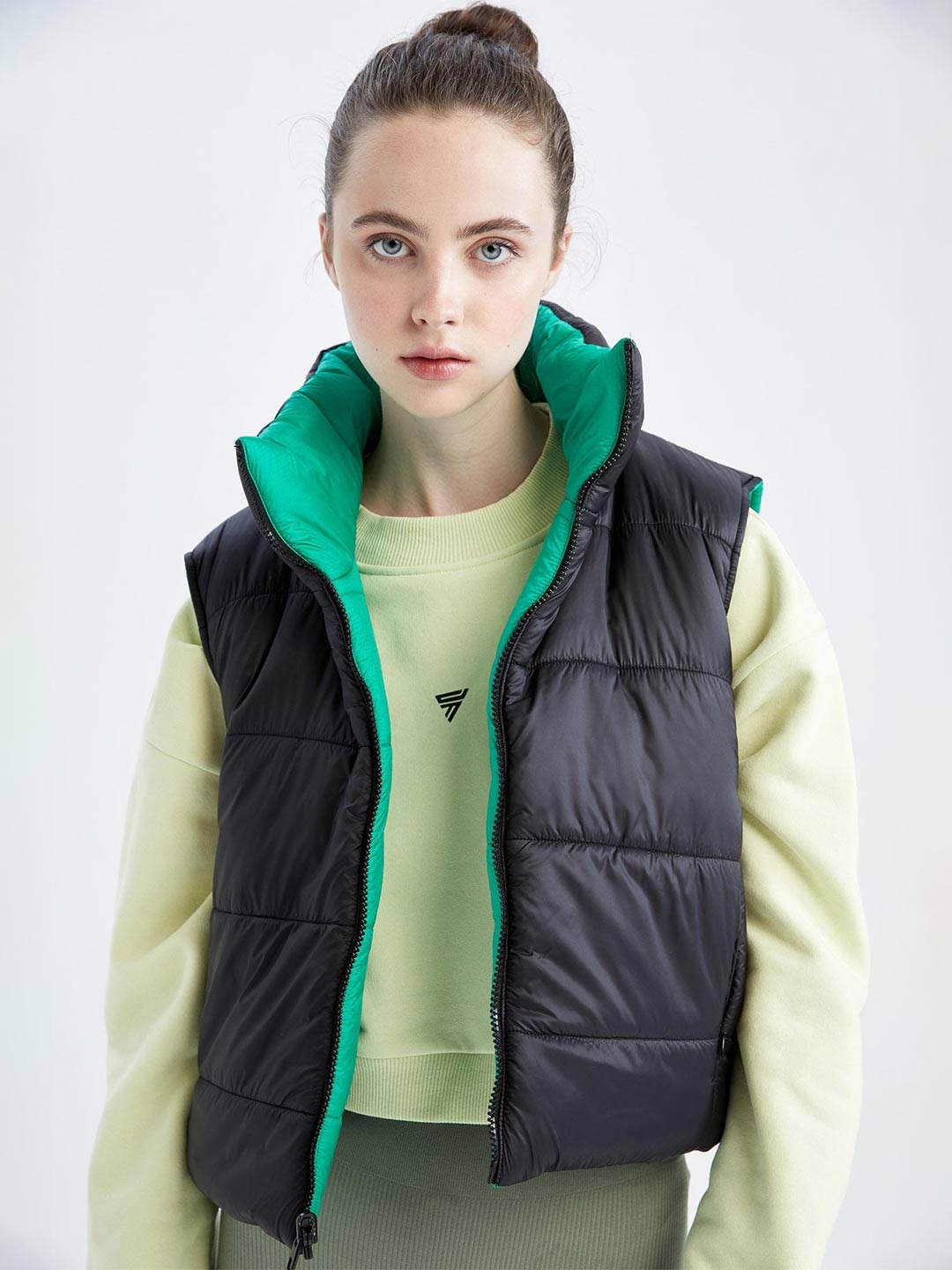 

DeFacto Sleeveless Crop Reversible Puffer Jacket, Green