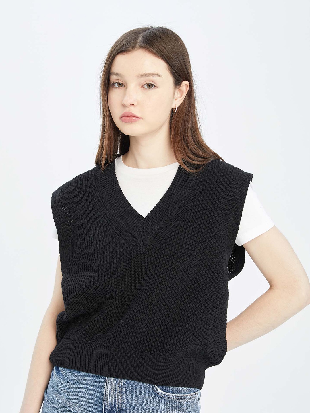 

DeFacto Ribbed Crop Sweater Vest, Black
