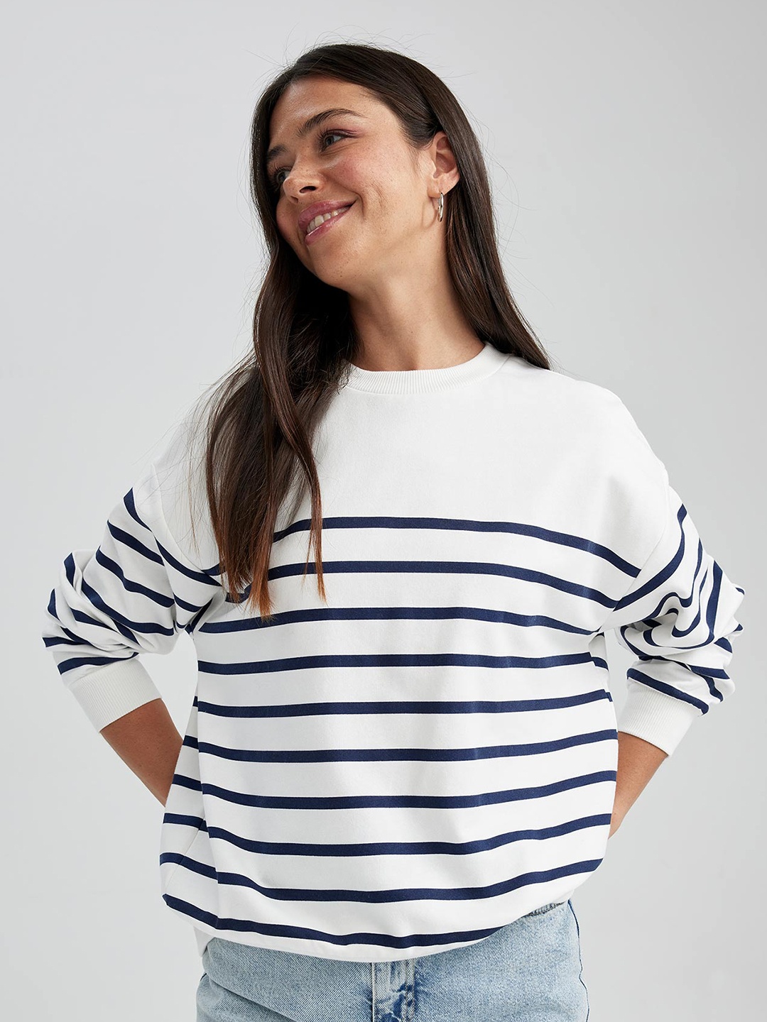 

DeFacto Striped Round Neck Pullover, White