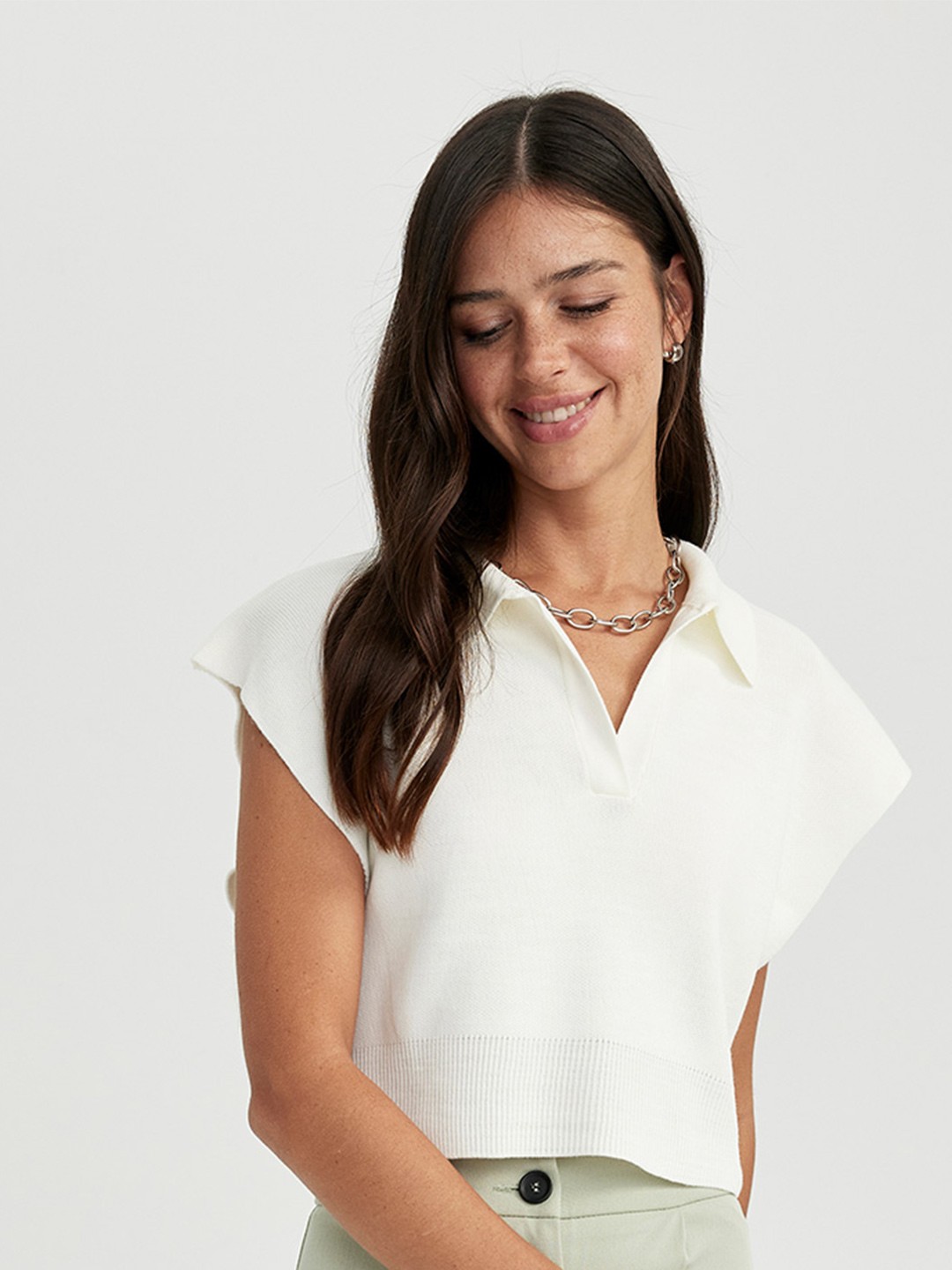 

DeFacto Shirt Collar Extended Sleeves Acrylic Crop Pullover Sweater, White