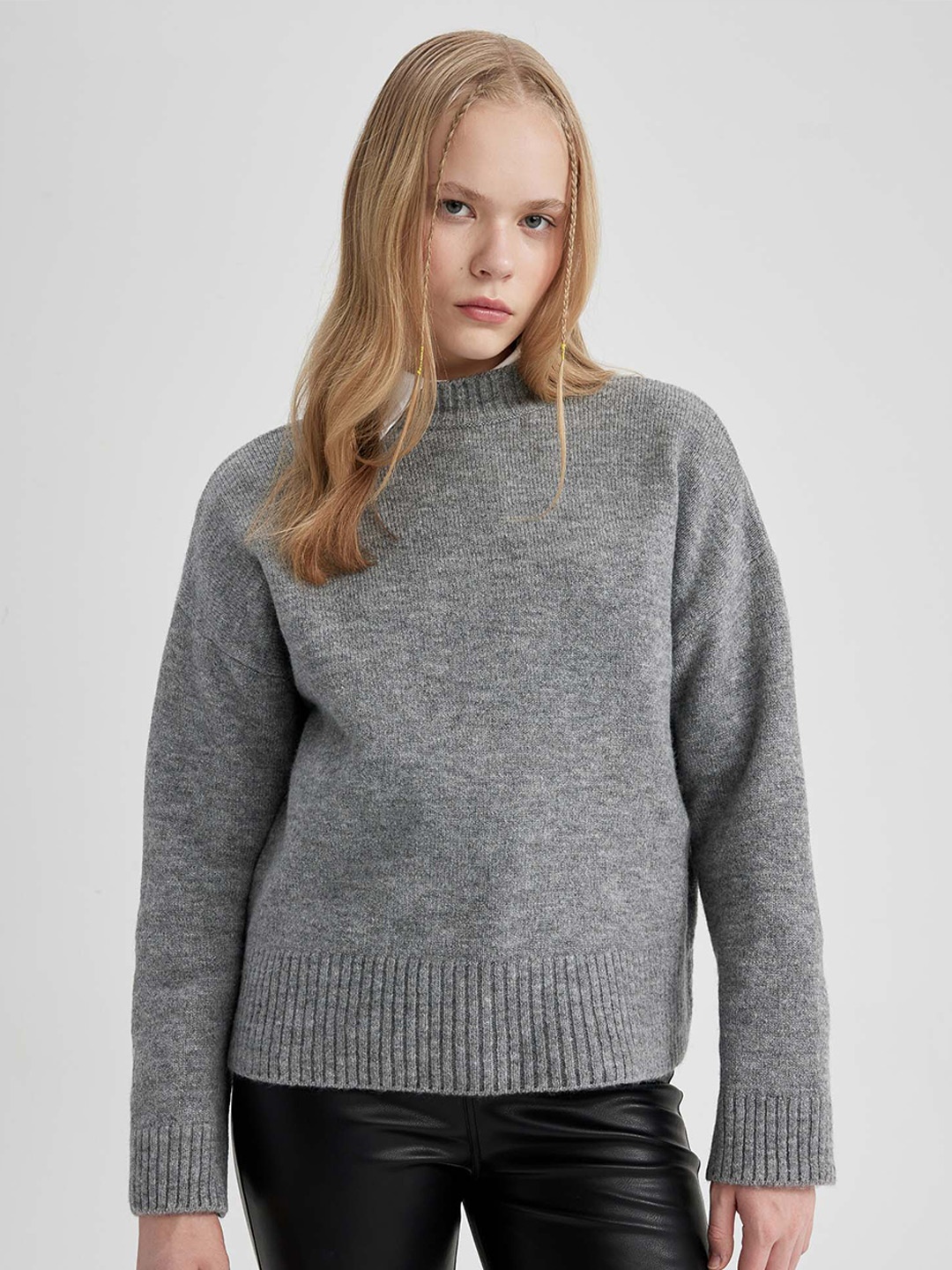 

DeFacto Round Neck Acrylic Pullover, Grey