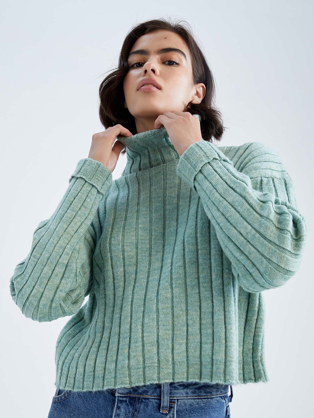 

DeFacto Turtle Neck Striped Crop Pullover, Green
