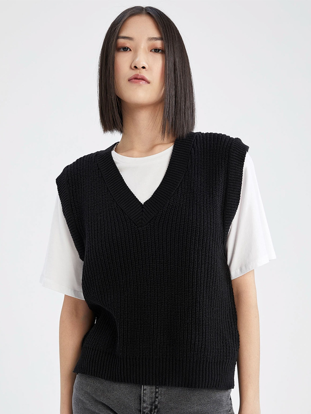 

DeFacto Self Designed V-Neck Sleeveless Pure Acrylic Sweater Vest, Black
