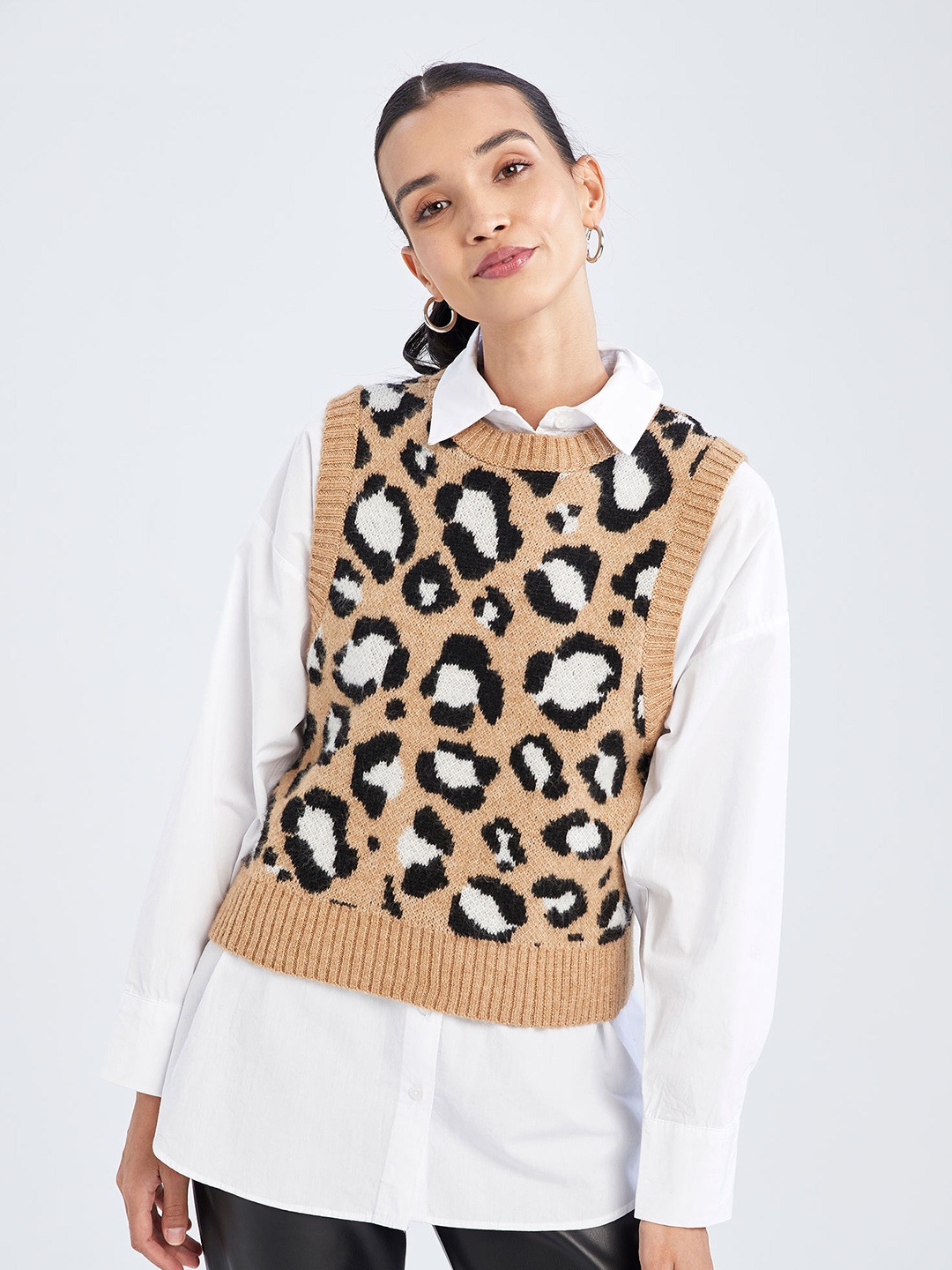 

DeFacto Animal Printed Round Neck Sweater Vest, Brown