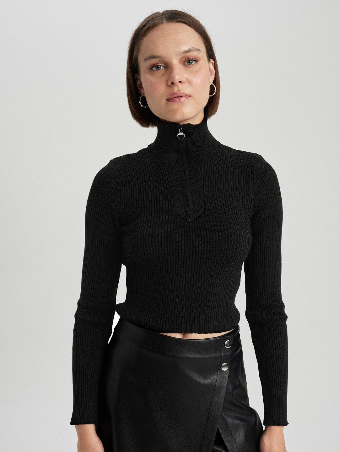 

DeFacto Ribbed Acrylic Crop Sweater, Black