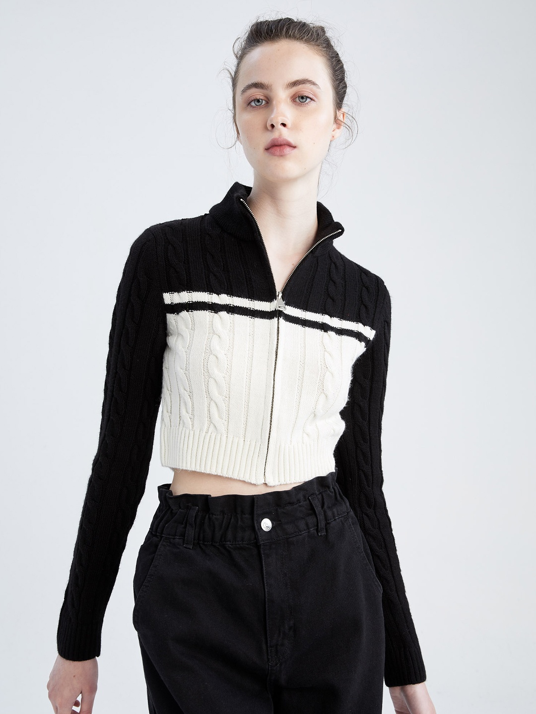 

DeFacto Colourblocked Front-Open Sweaters, Cream