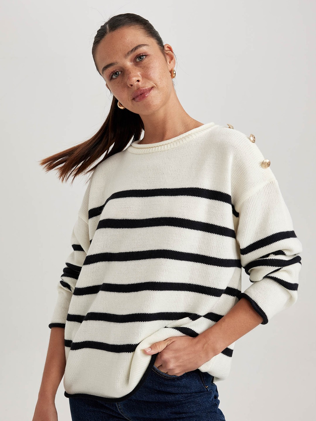 

DeFacto Striped Round Neck Acrylic Pullover Sweater, Off white