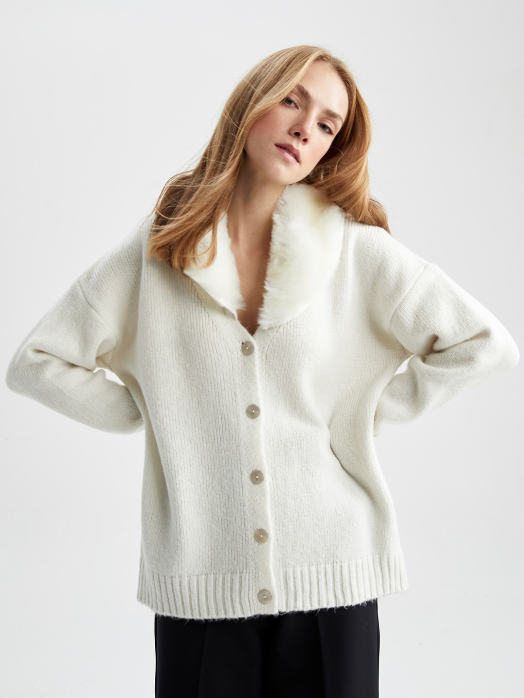 

DeFacto Ribbed Acrylic Cardigan, White
