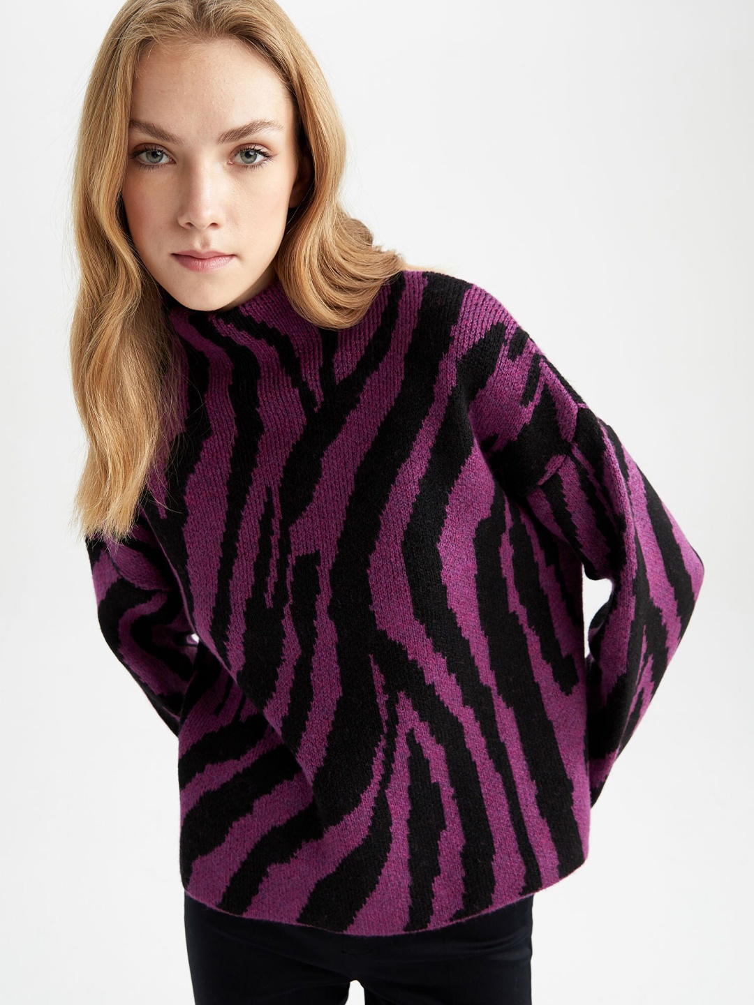 

DeFacto Abstract Printed Turtle Neck Pullover, Purple