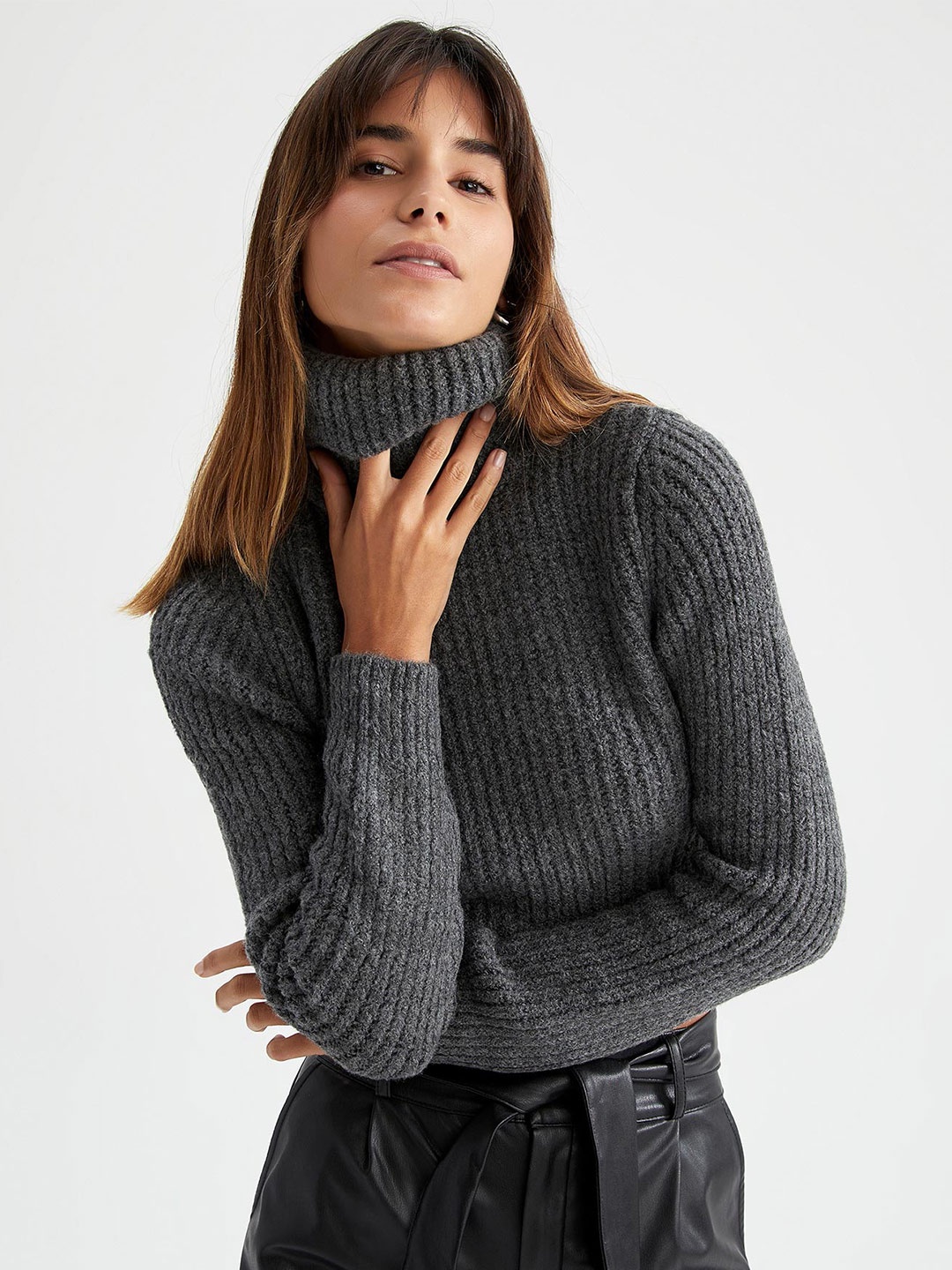

DeFacto Ribbed Acrylic Crop Pullover, Grey