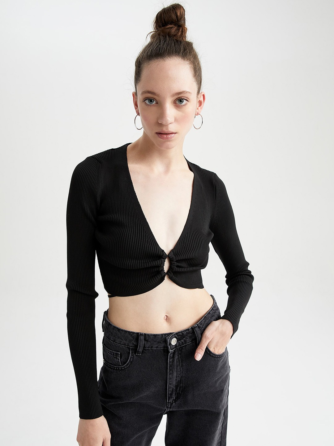 

DeFacto Ribbed V-Neck Crop Pullover Sweater, Black