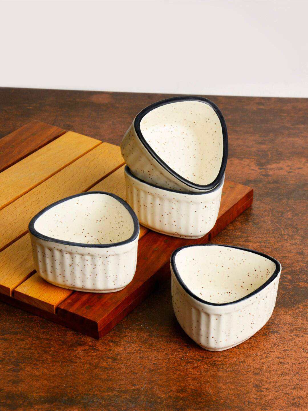 

StyleMyWay White 4 Pieces Textured Ceramic Dip Bowls