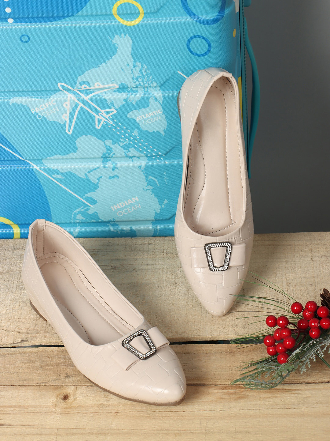 

FEET RUNNER Textured Bow Detail Ballerinas, Cream