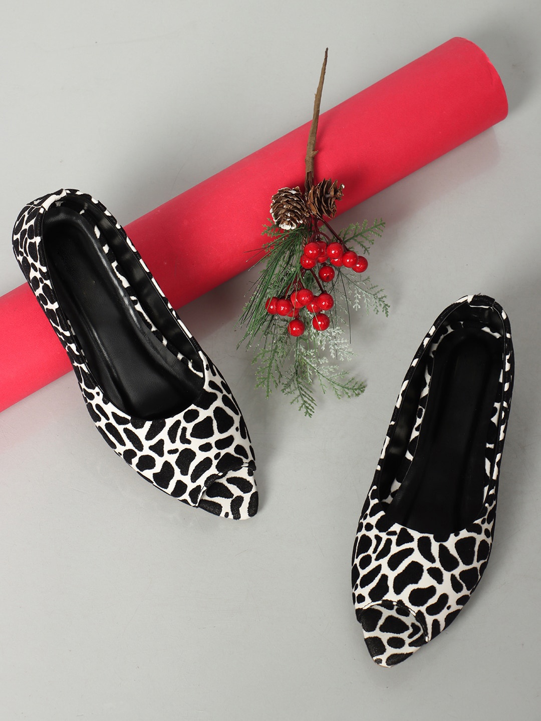 

FEET RUNNER Printed Peep Toe Ballerinas, Black