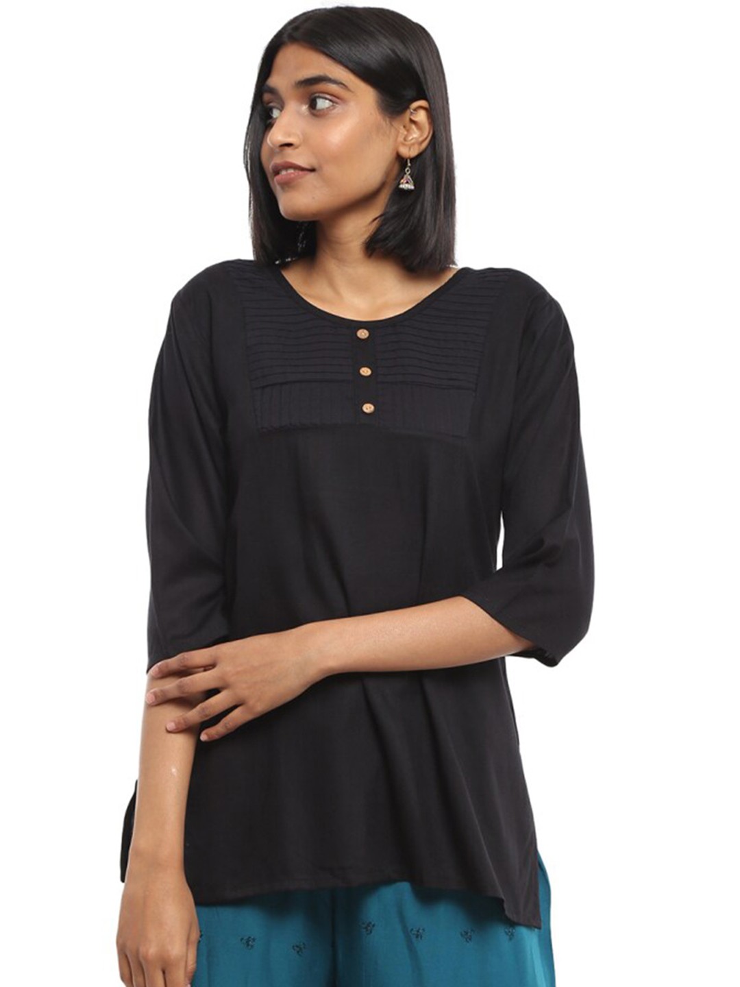 

V-Mart Pleated Detail Round Neck Straight Kurti, Black