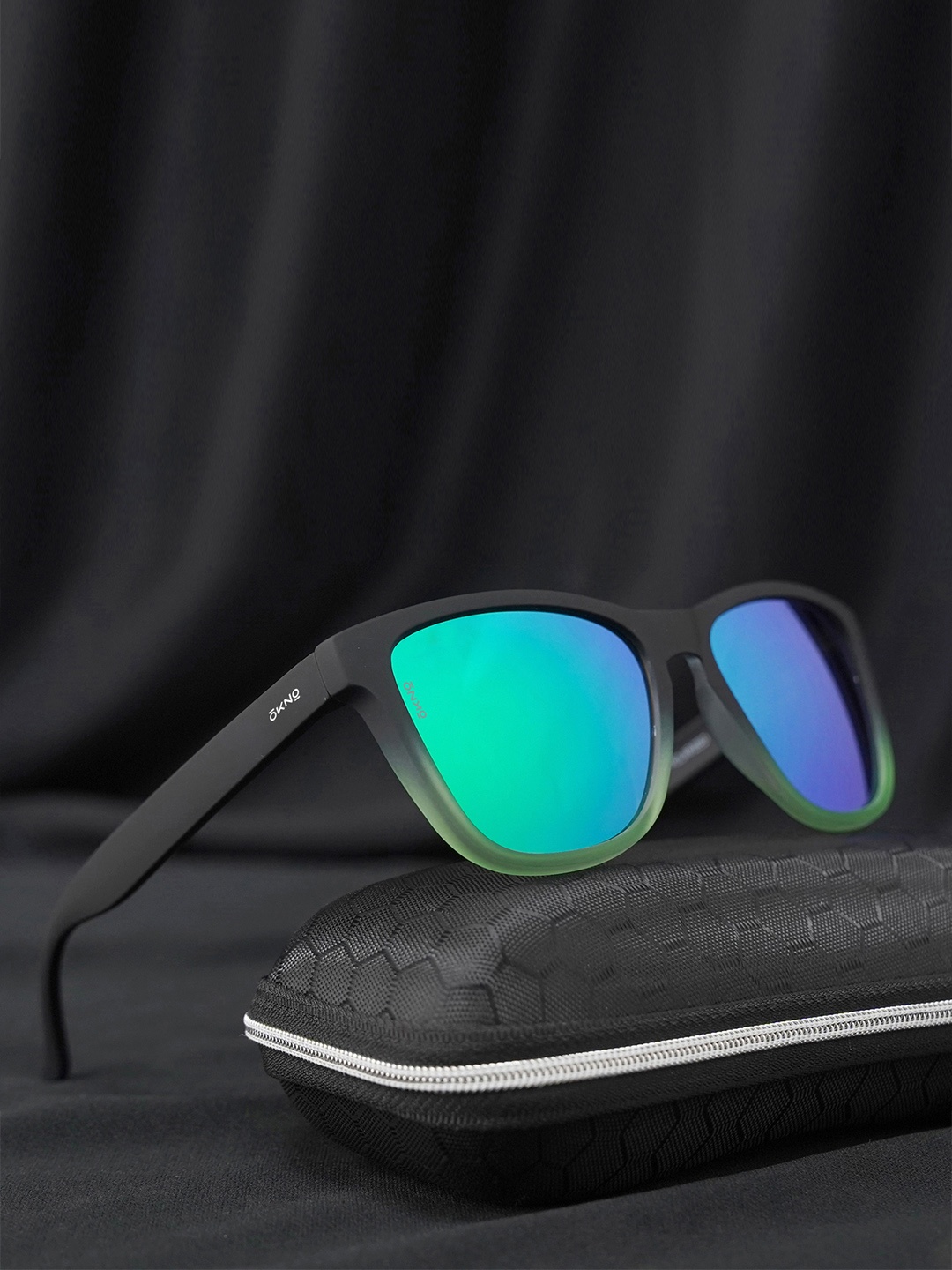 

OKNO Unisex Green Lens & Black Wayfarer Sunglasses with Polarised Lens