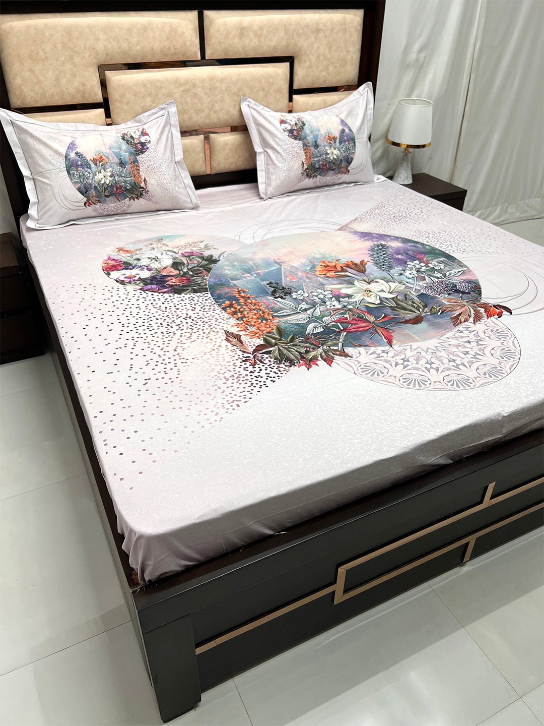 

Pure Decor White & Blue Floral Cotton 500 TC King Bedsheet With 2 Pillow Covers