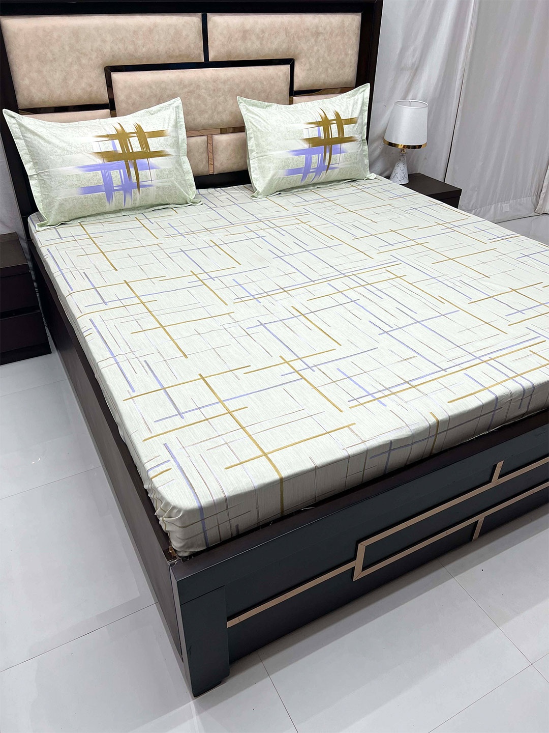 

Pure Decor Lifestyle Green Geometric 400 TC Pure Cotton King Bedsheet with 2 Pillow Covers