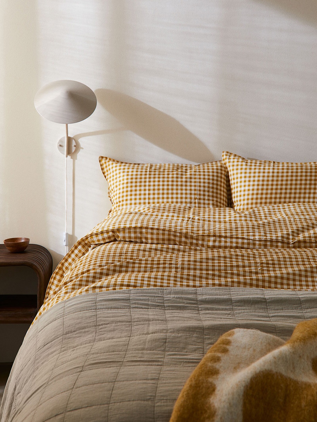 

H&M Orange & White Pure Cotton Patterned Double/King Size Duvet Cover Set