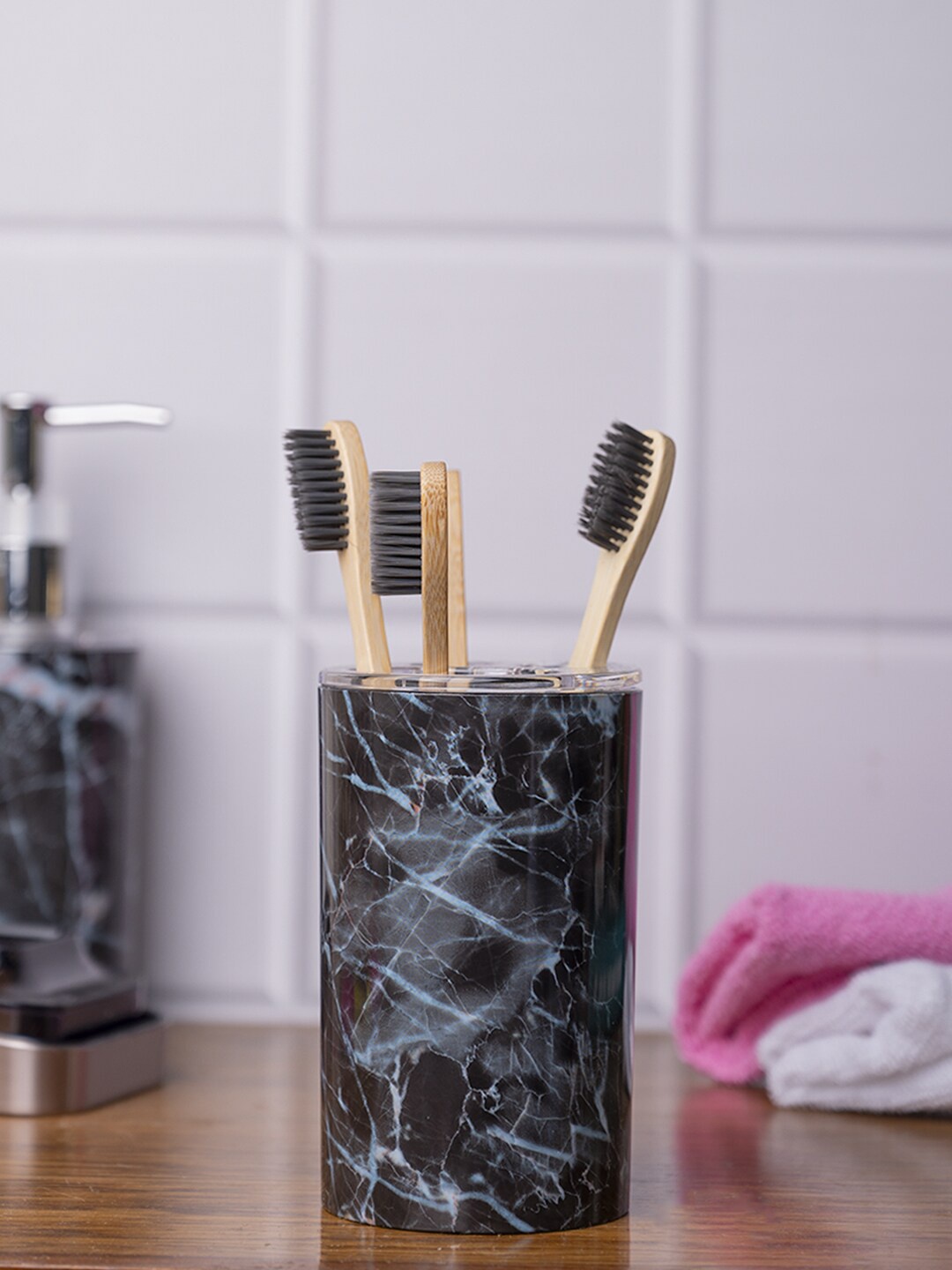

MARKET99 Black Printed Reusable Toothbrush Holder