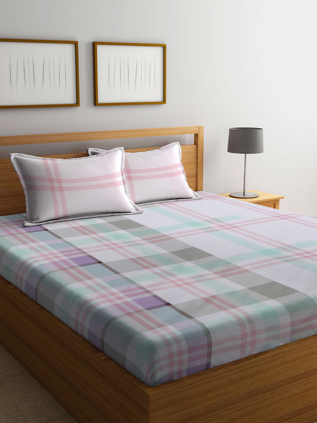 

BOMBAY DYEING Green & Purple Geometric Cotton 144 TC King Bedsheet With 2 Pillow Covers
