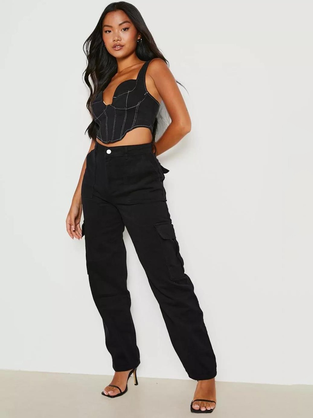 

Kotty Women Jean Straight Fit High-Rise Mildly Distressed Stretchable Jeans, Black