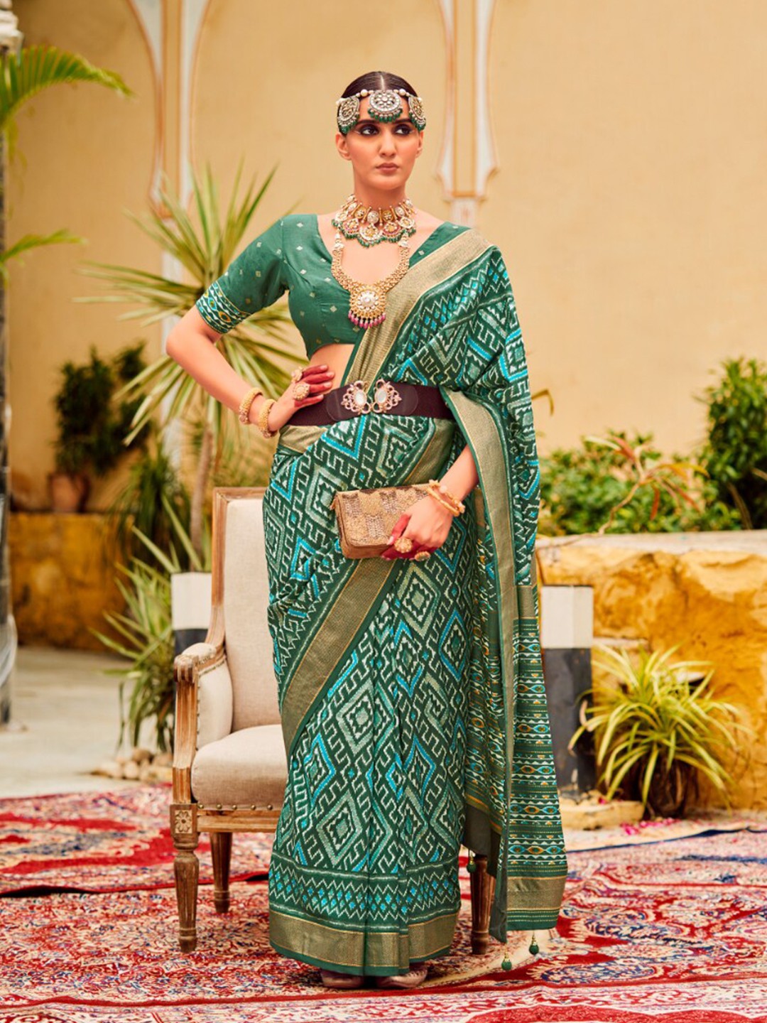 

Mitera Sea Green & White Geometric Printed Bagh Saree