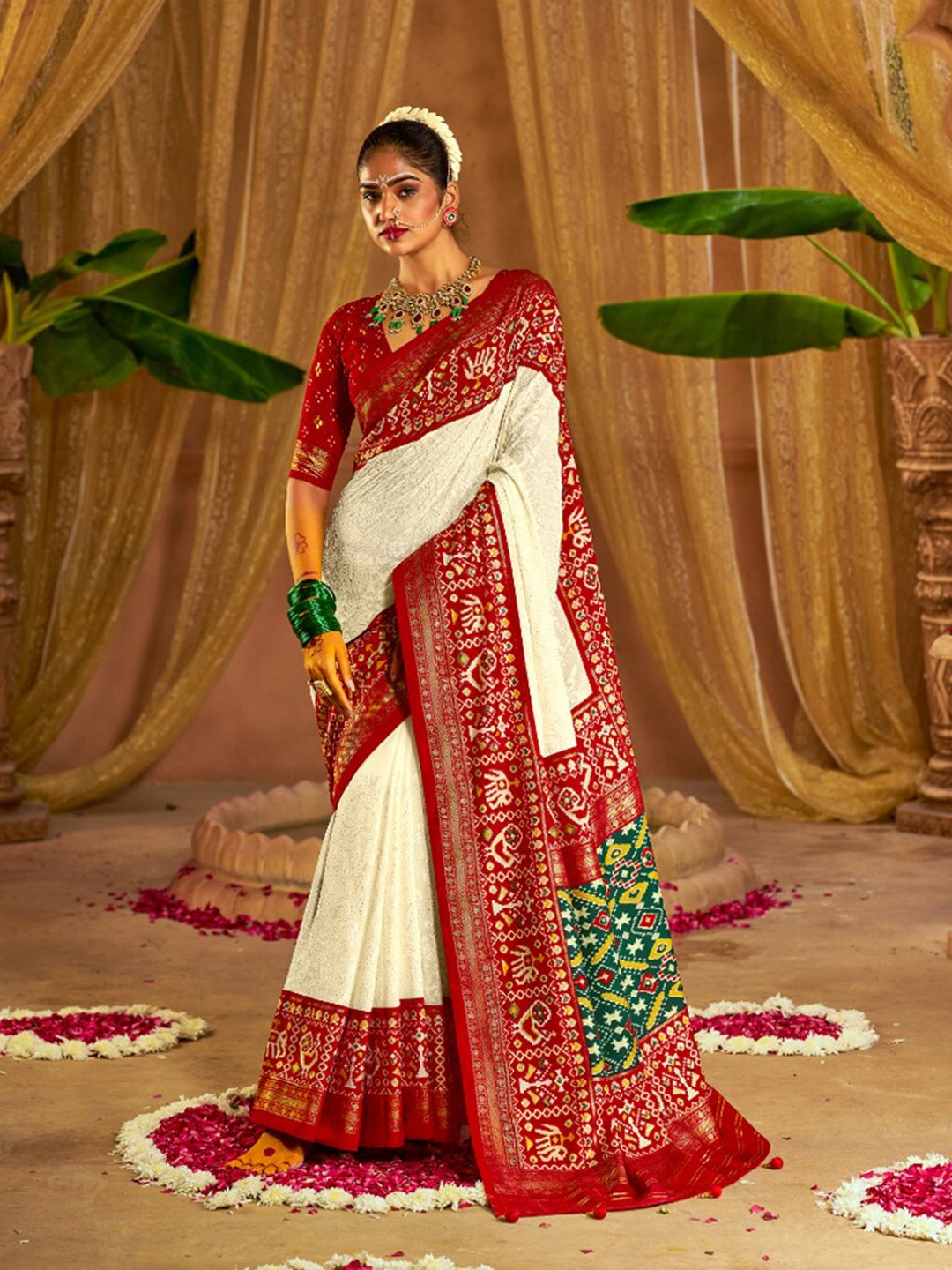 

Mitera Off Ethnic Embroidered Patola Saree, Off white