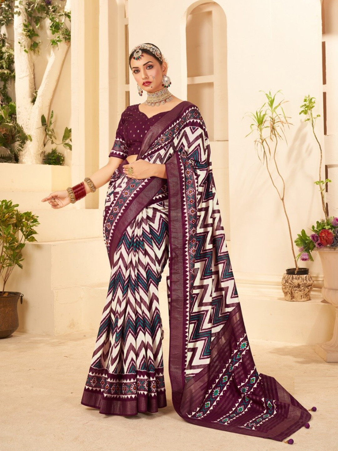 

Mitera Geometric Printed Zari Silk Cotton Saree, Burgundy