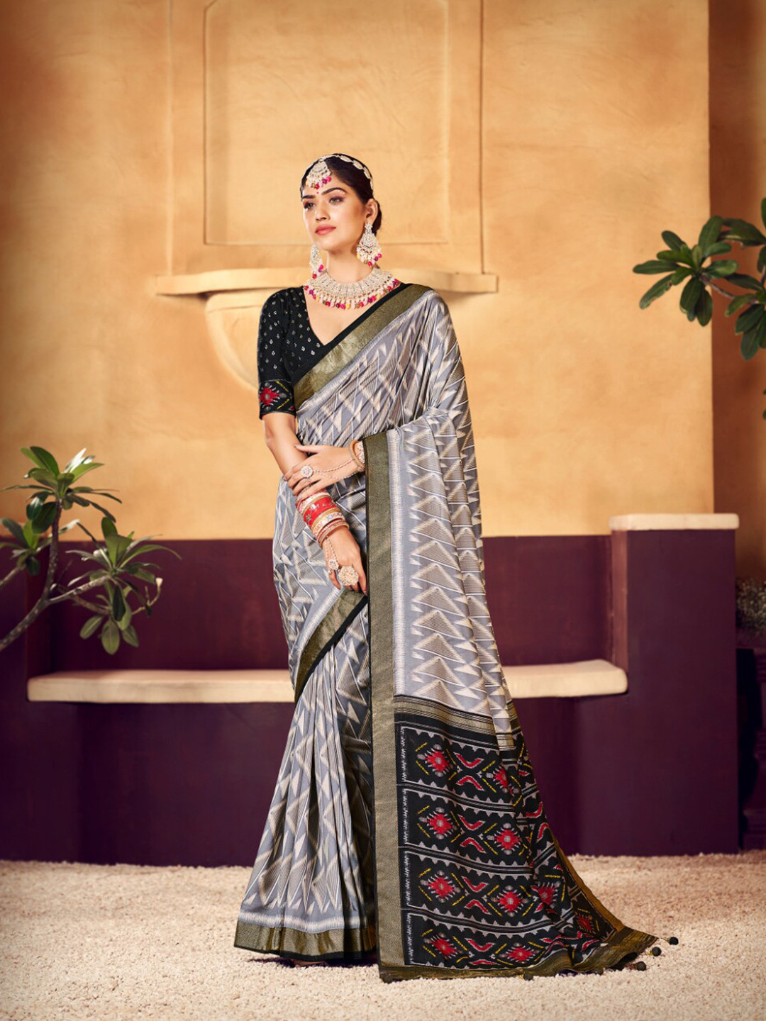 

Mitera Grey Geometric Printed Zari Silk Cotton Saree