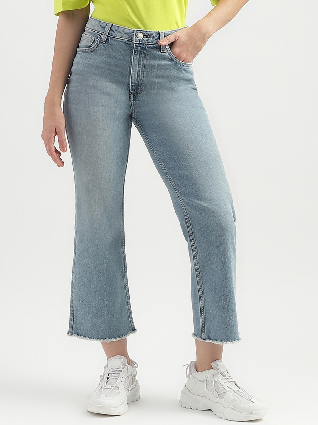 

United Colors of Benetton Women Low Distress Heavy Fade Bootcut Jeans, Blue