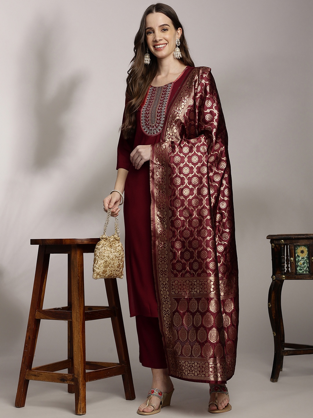 

Anouk Women Ethnic Motifs Printed Kurta with Trousers & Dupatta, Maroon