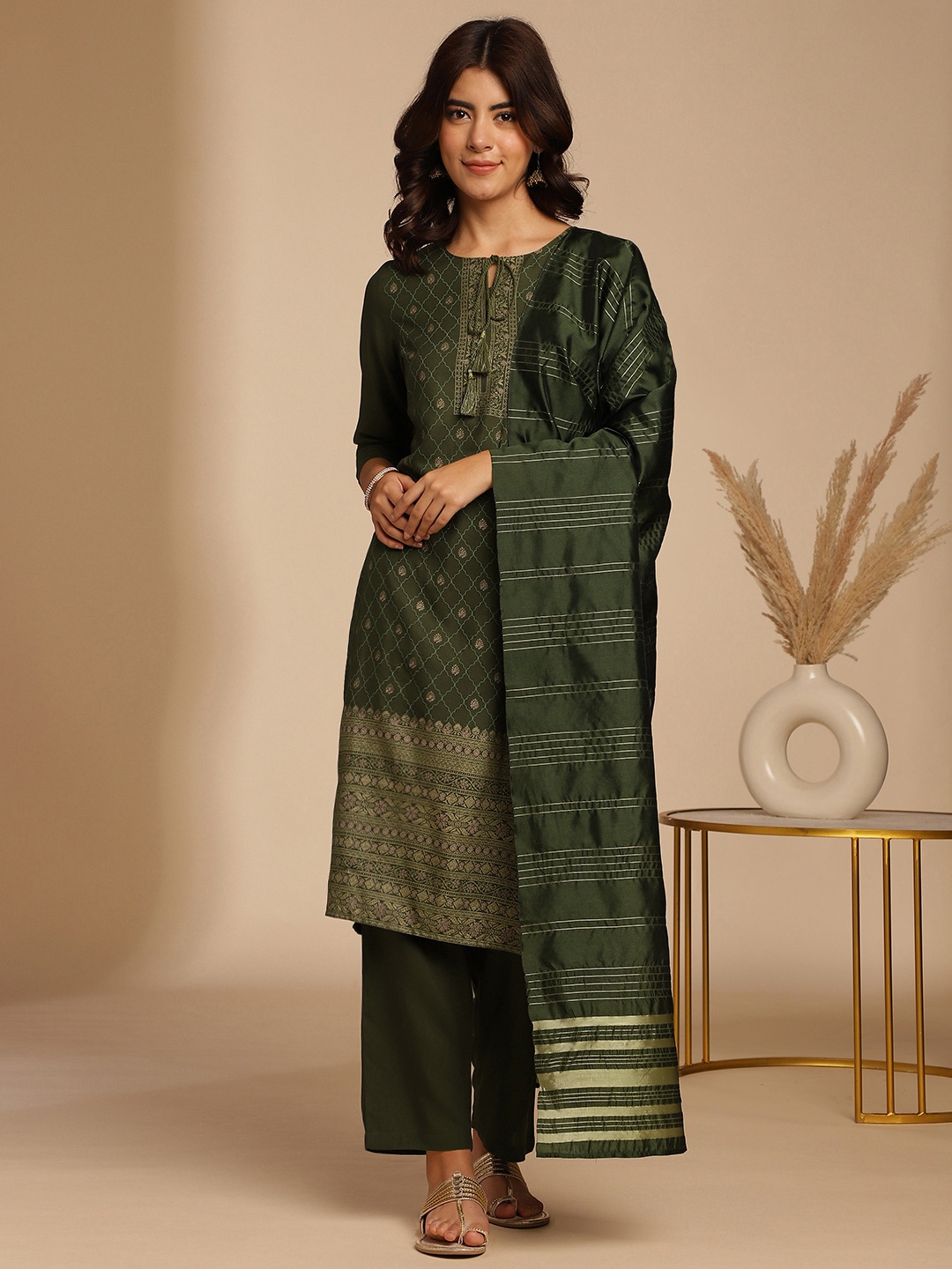 

Anouk Printed Kurta with Trousers & Dupatta, Olive