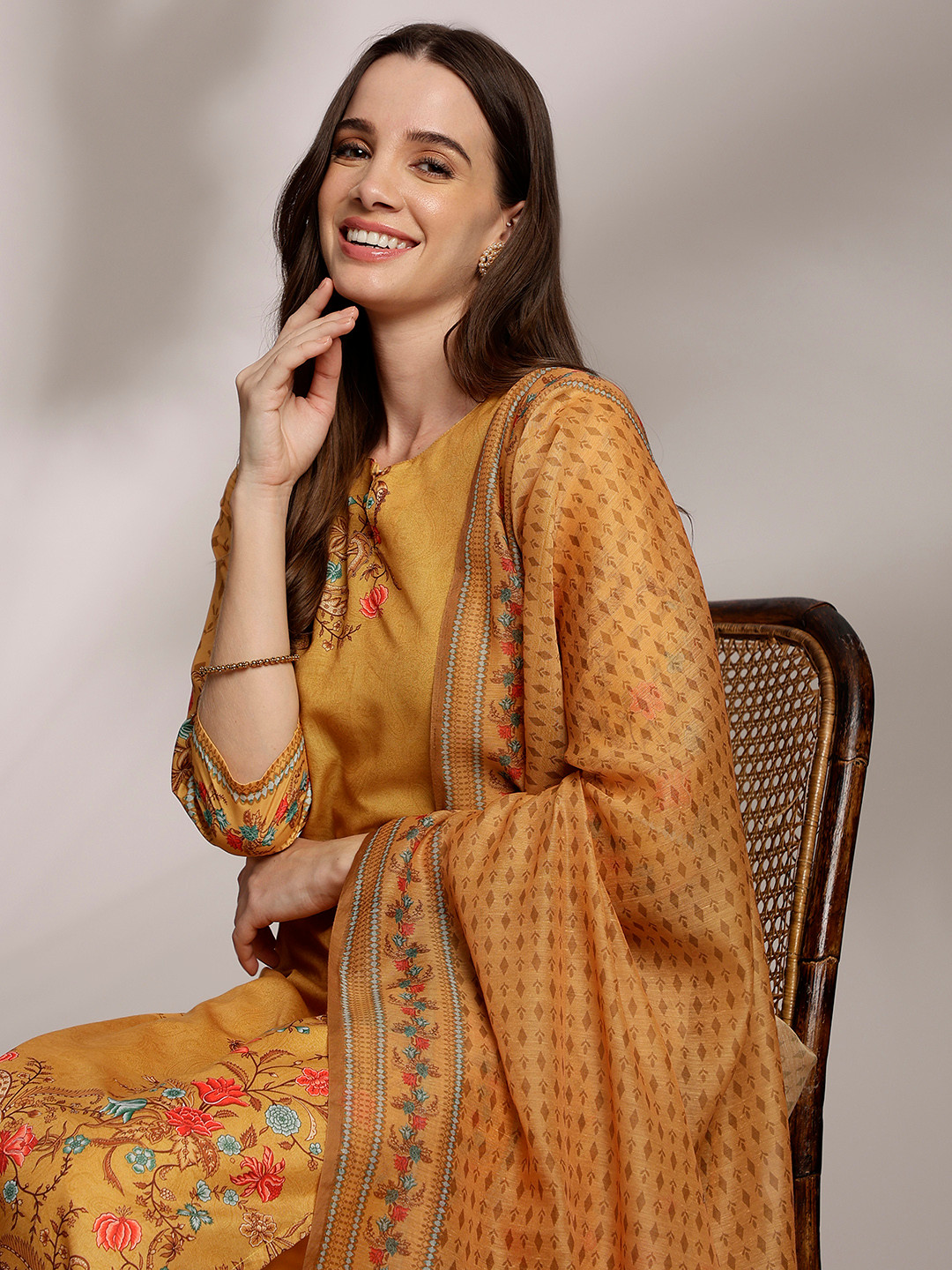 

Anouk Women Floral Printed Kurta with Trousers & Dupatta, Mustard