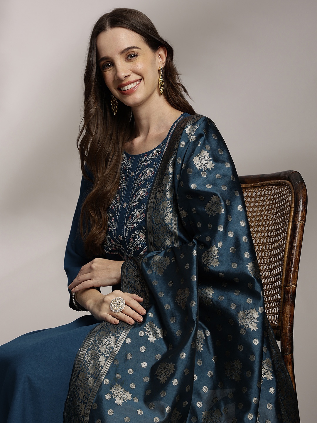 

Anouk Women Floral Printed Kurta with Trousers & Dupatta, Teal