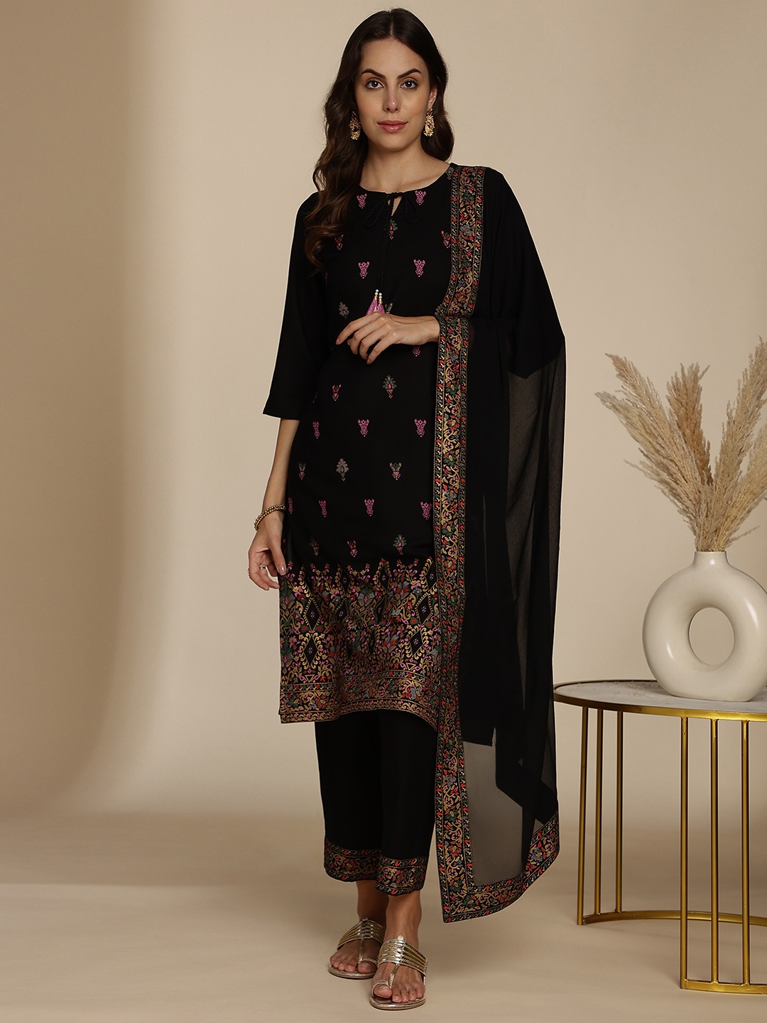 

Anouk Ethnic Motifs Print Tie-Up Neck Kurta with Trousers & Dupatta, Black