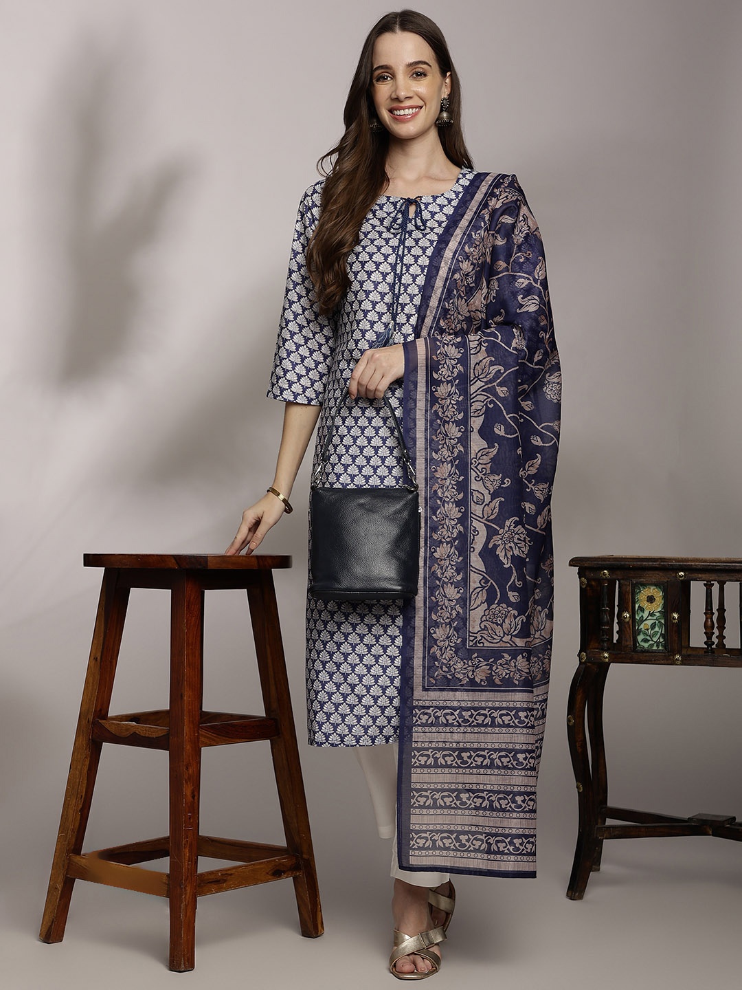 

Anouk Women Floral Printed Kurta with Trousers & Dupatta, Navy blue