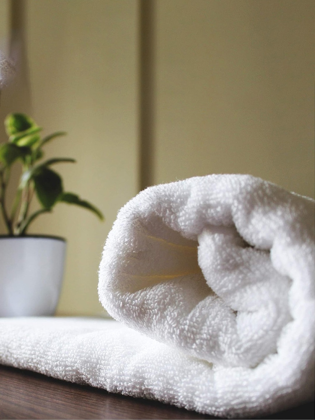 

Adbeni White 4-Pcs 600 GSM Pure Cotton Towel Set
