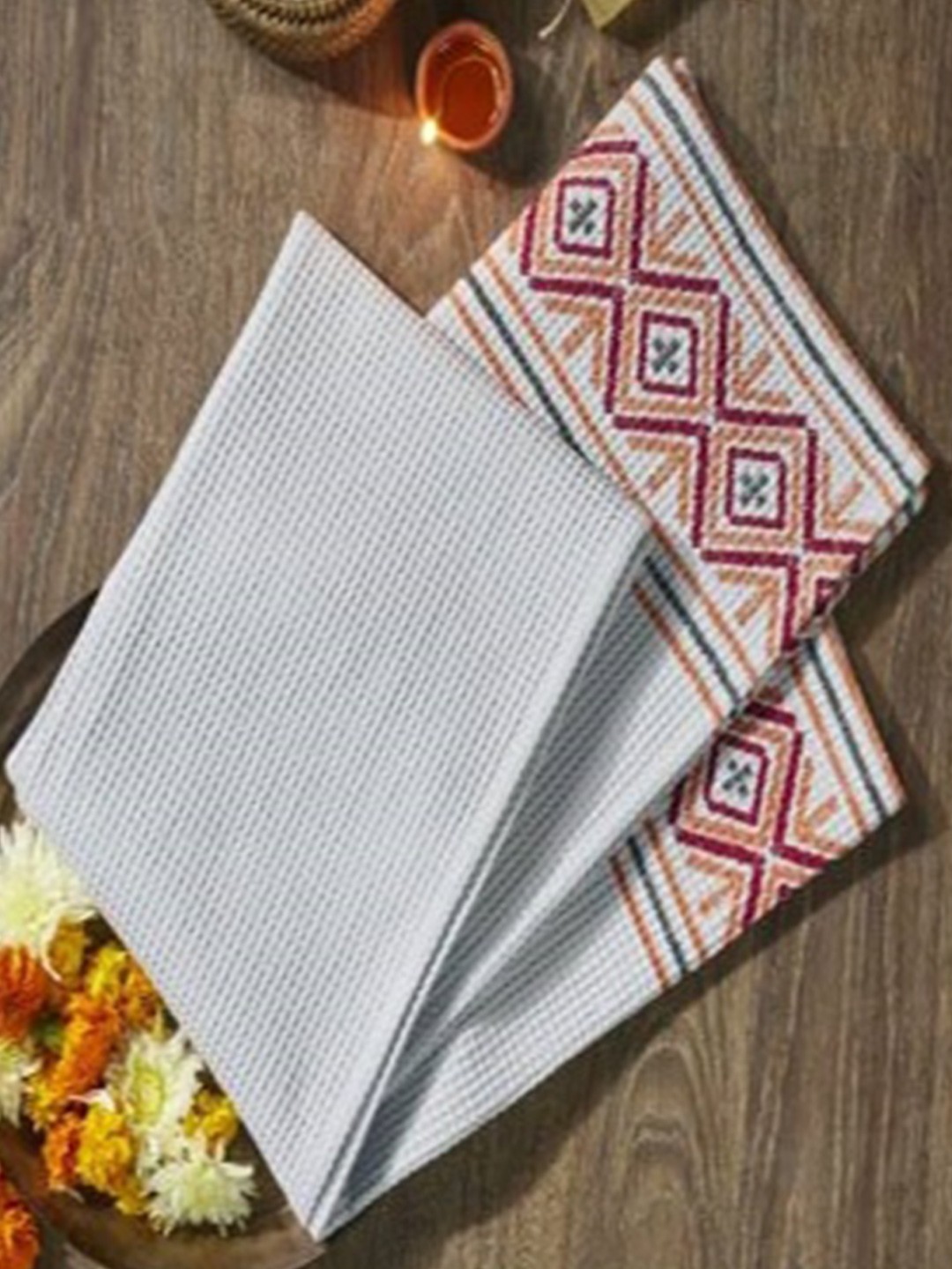 

Home Fresh Sanskriti Grey Self Design 210 GSM Pure Cotton Bath Towel