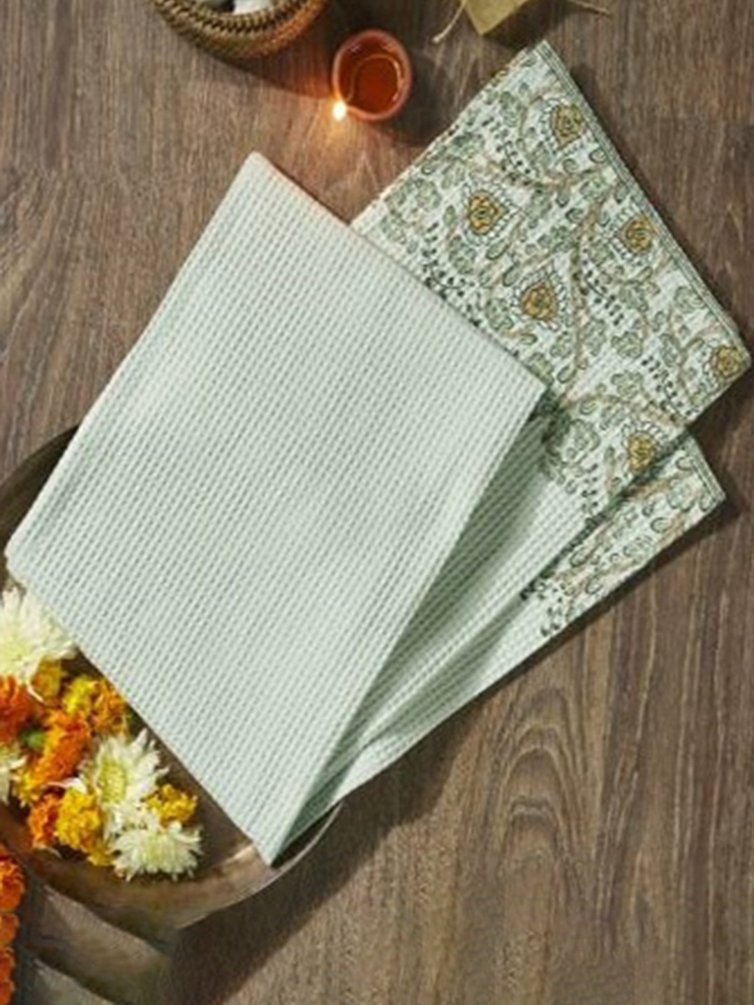

Home Fresh Sanskriti Green Self Design 210 GSM Pure Cotton Bath Towel