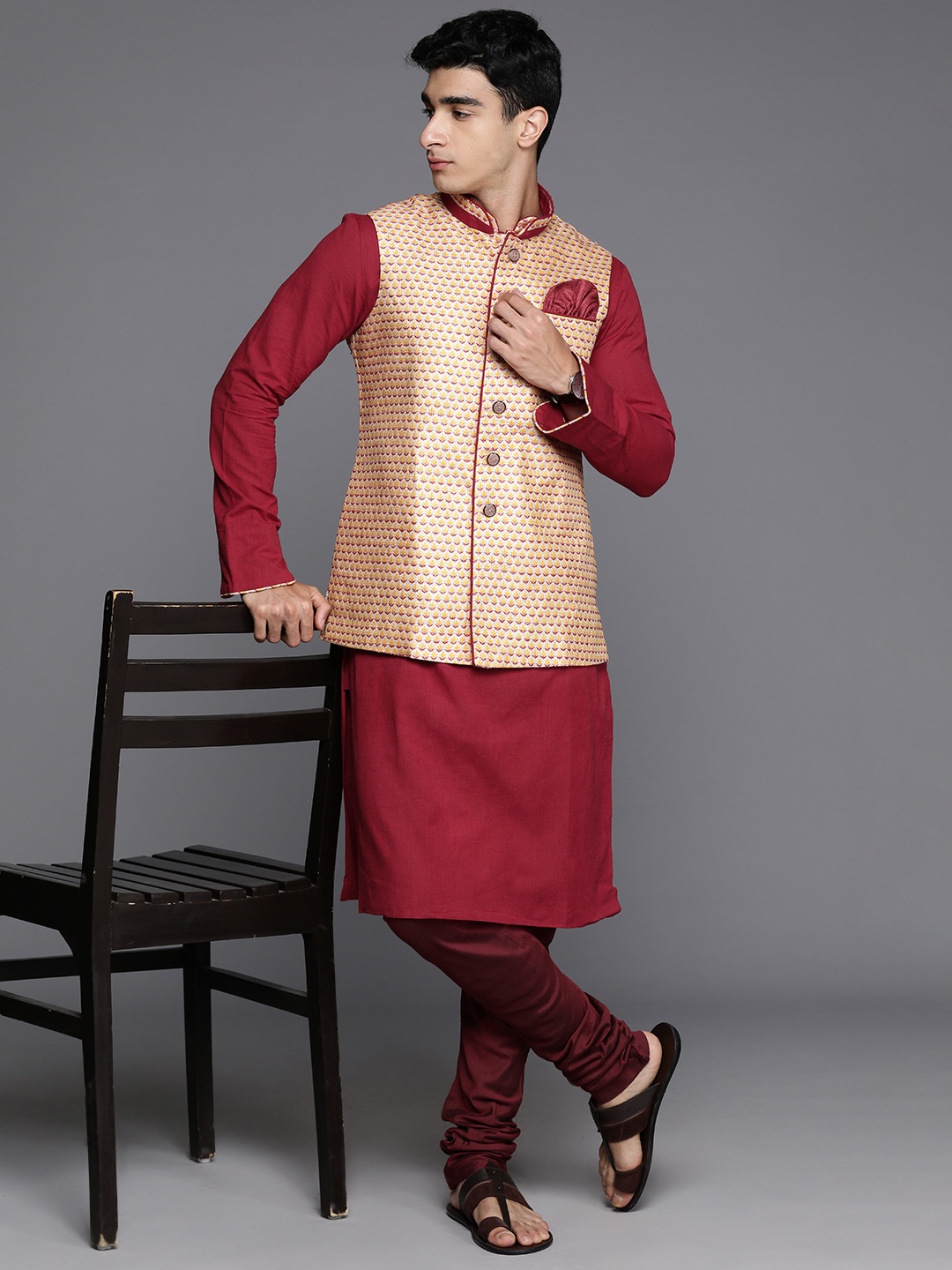 

Manu Men Solid Kurta with Churidar & Nehru Jacket, Maroon