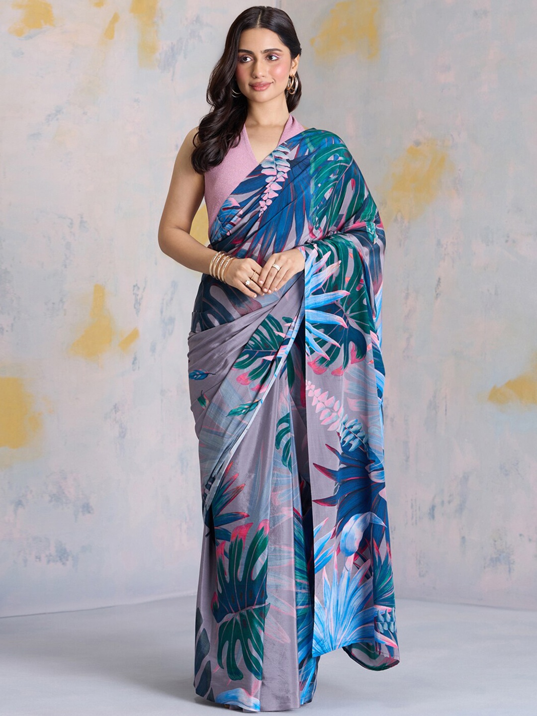 

navyasa by liva Floral Printed Liva Saree, Grey