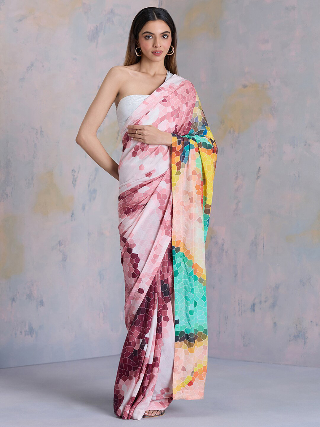 

navyasa by liva Abstract Printed Liva Saree, Pink