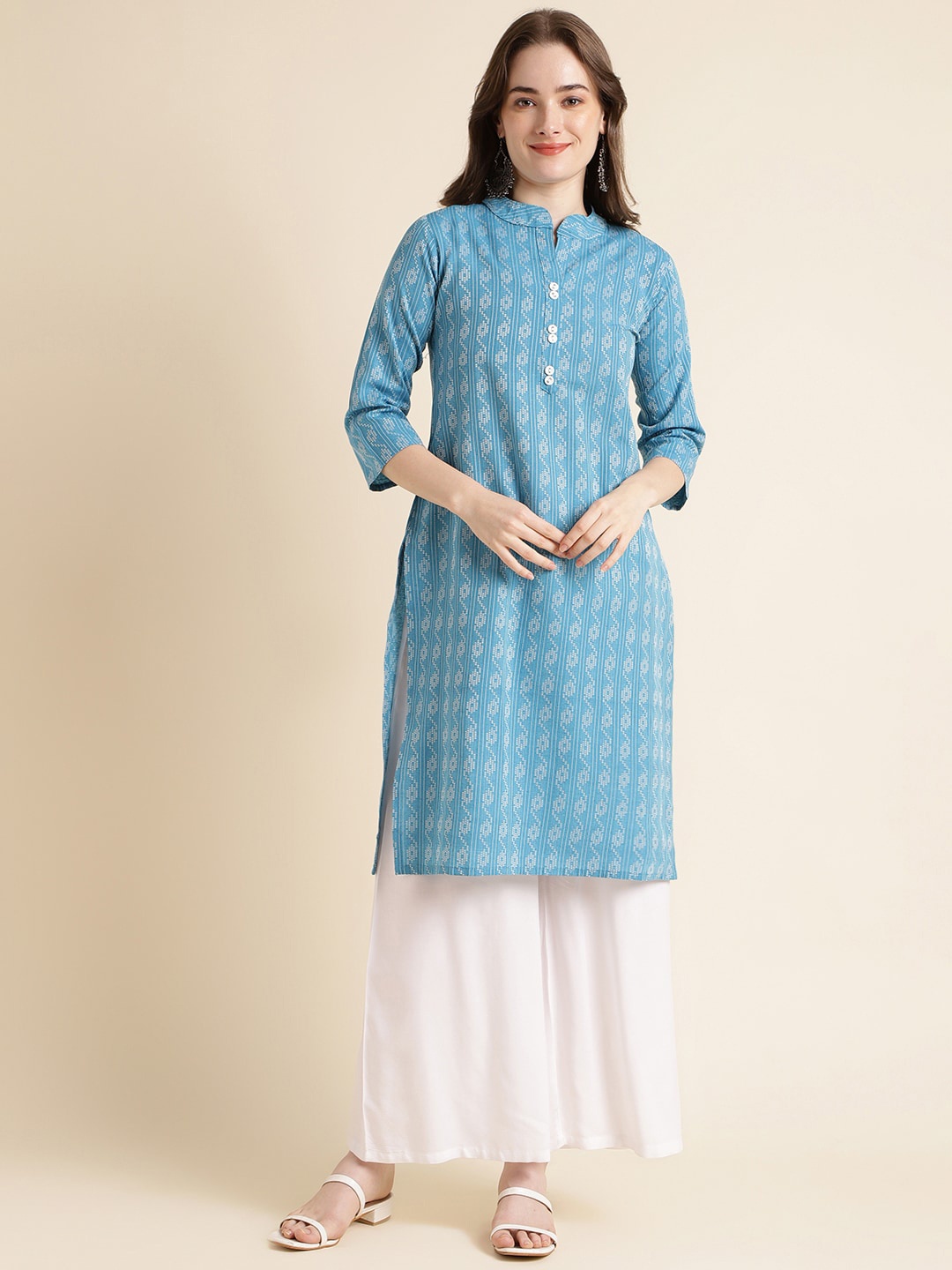 

Fabclub Geometric Embroidered Mandarin Collar Thread Work Straight Kurta, Blue