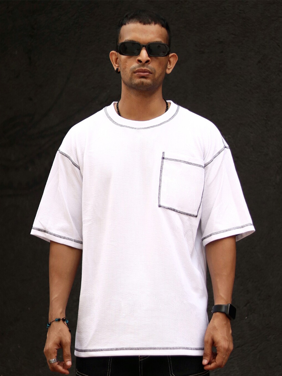 

Powerlook White Contrast Stitch Drop Shoulder Sleeves Oversized T-shirt