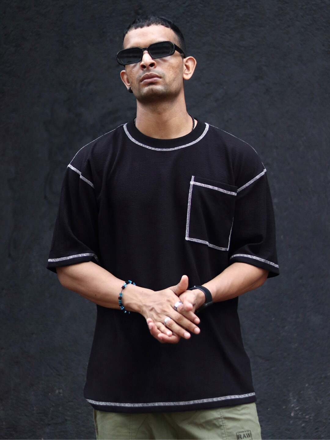 

Powerlook Black Contrast Stitch Drop Shoulder Sleeves Oversized T-shirt
