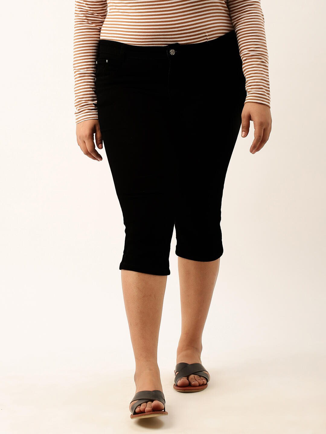 

Zola Plus Women Plus Size Mid-Rise Stretchable Denim Capris, Black